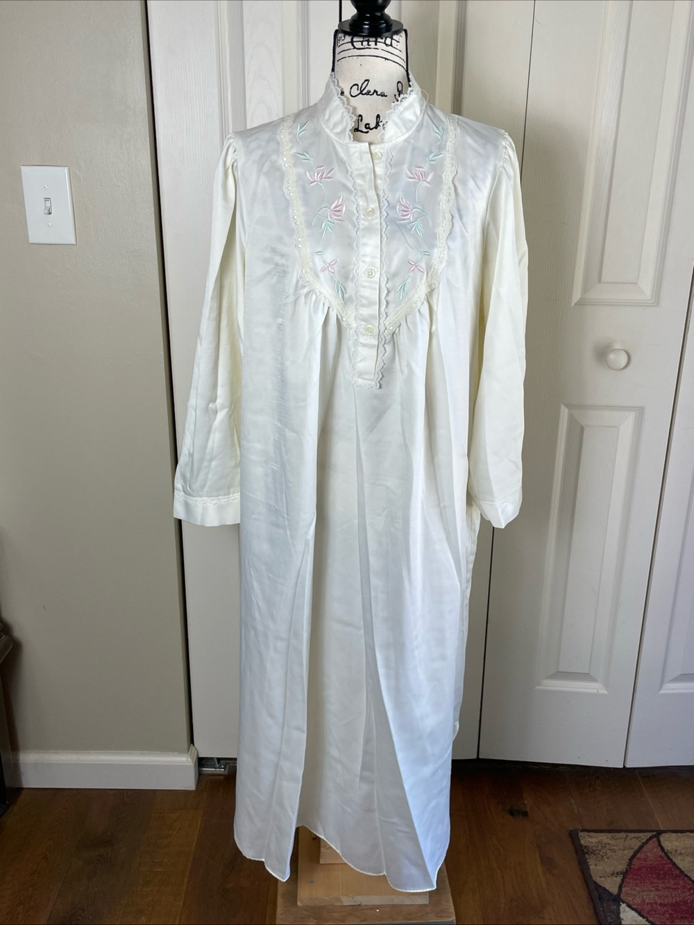 Miss Elaine Classics Large Flannel Lined Ivory Nightgown Embroidered Flowers